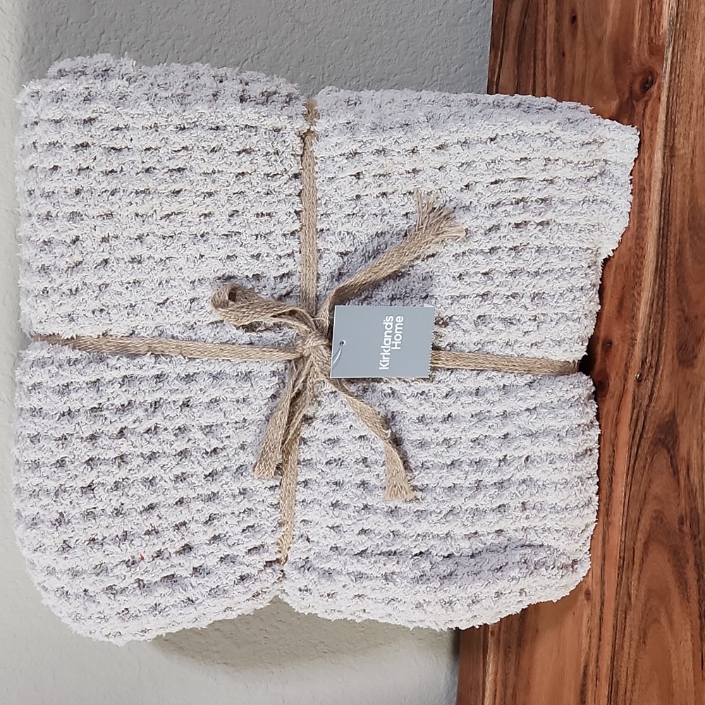 Luxury Knit - Ivory Throw/blanket - NWT